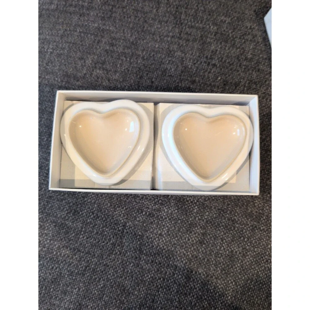 Le Creuset Petite Ramekin Heart Set Of 2. Pearlized White D'Amour 910223-00